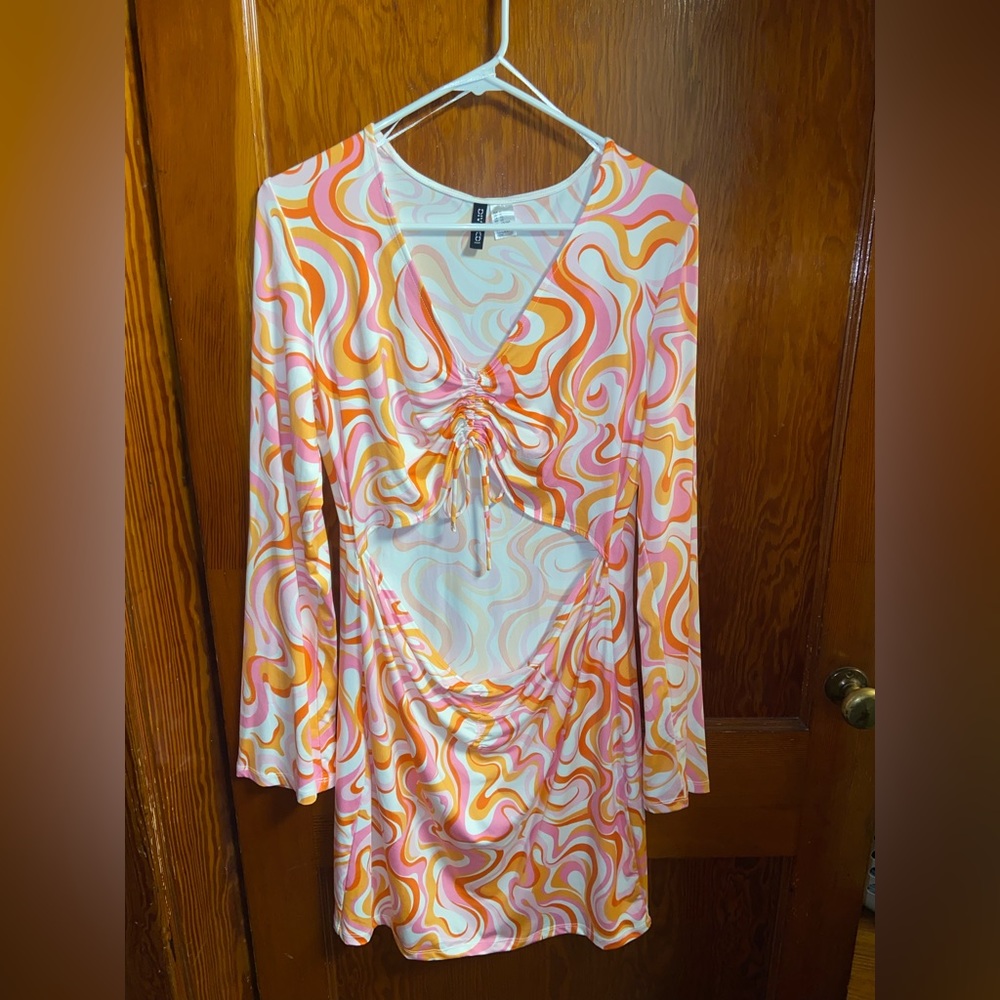 70’s vibe marbled pattern dress with cut out on front